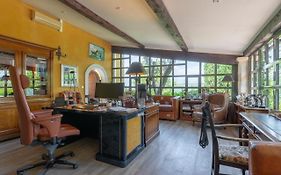 Presence Of Various Equipped Shores In The Immediate Vicinity With Private Garden